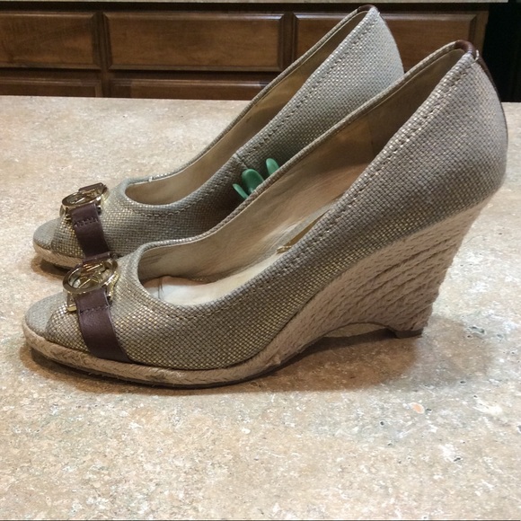 MICHAEL MICHAEL KORS GOLD ESPADRILLE WEDGES - Picture 2 of 8